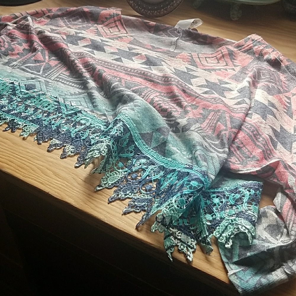Aztec Crop Top - Picture 4 of 4